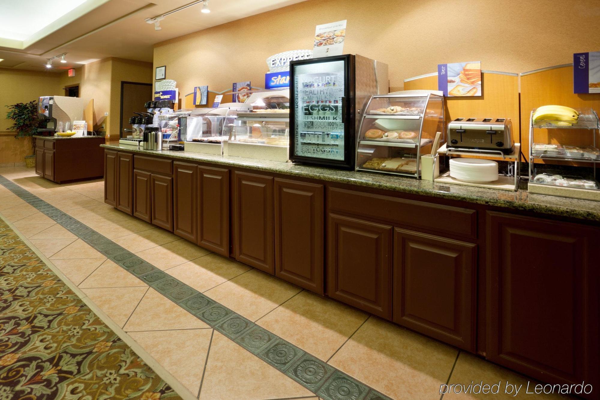 Holiday Inn Express Hotel And Suites Alice By Ihg Ресторан фото